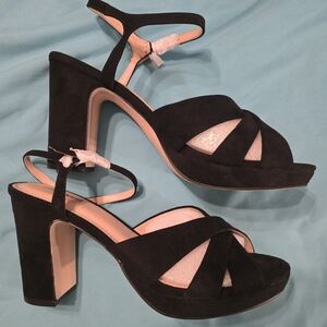 Cushionaire Black Mood Platform Dress Sandal 10 Vegan Suede
